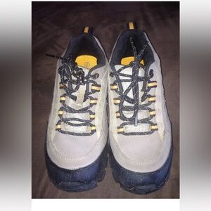 Excellent Condition Spaulding Boys Hiking Shoes size 2 ( worn once)